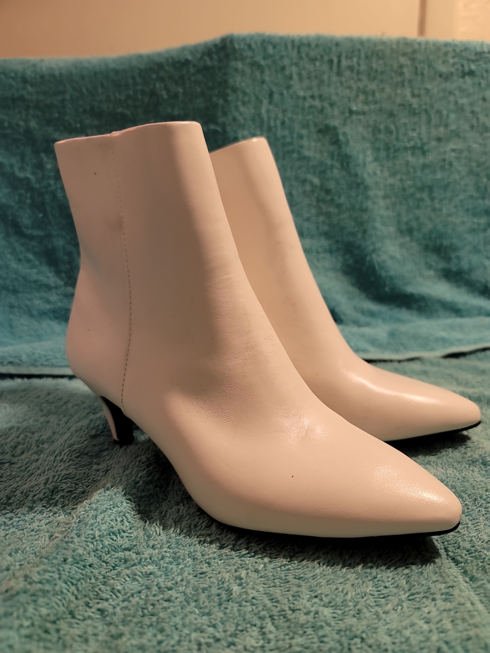 Women's Cream Pointed-Toe Ankle Boots - Picture 4 of 10